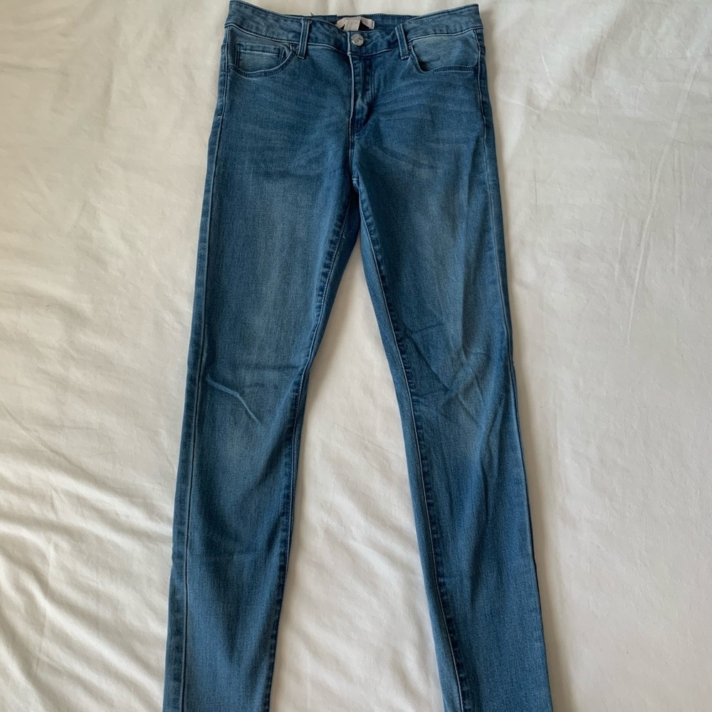Women’s high wasted skinny jeans.